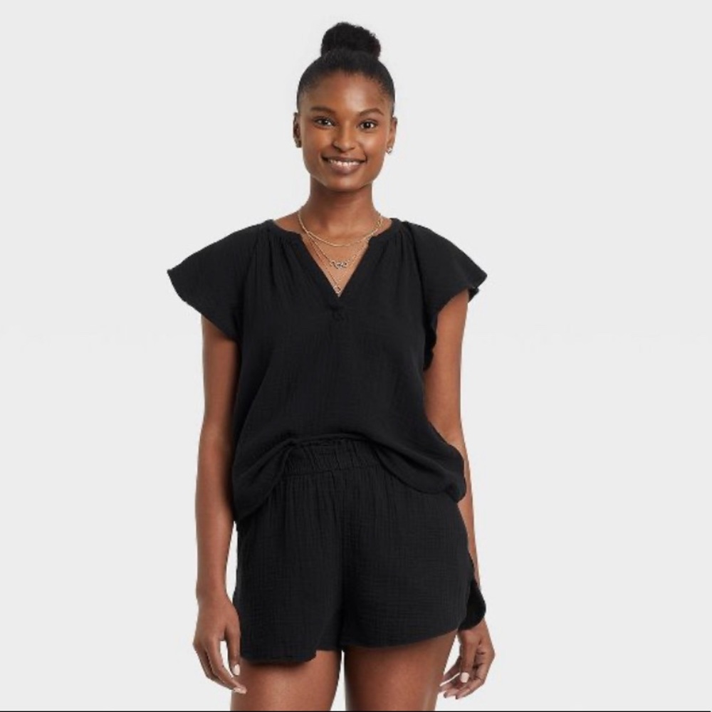 2/$15 ✨Universal Thread | Flutter Short-Sleeve Blouse✨